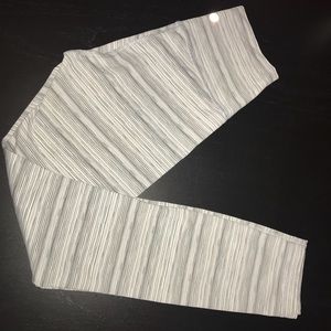 Lululemon High Times 7/8 pant Rare